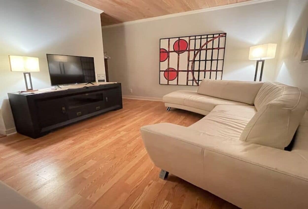 Stylish Studio Apt - Near the Beach