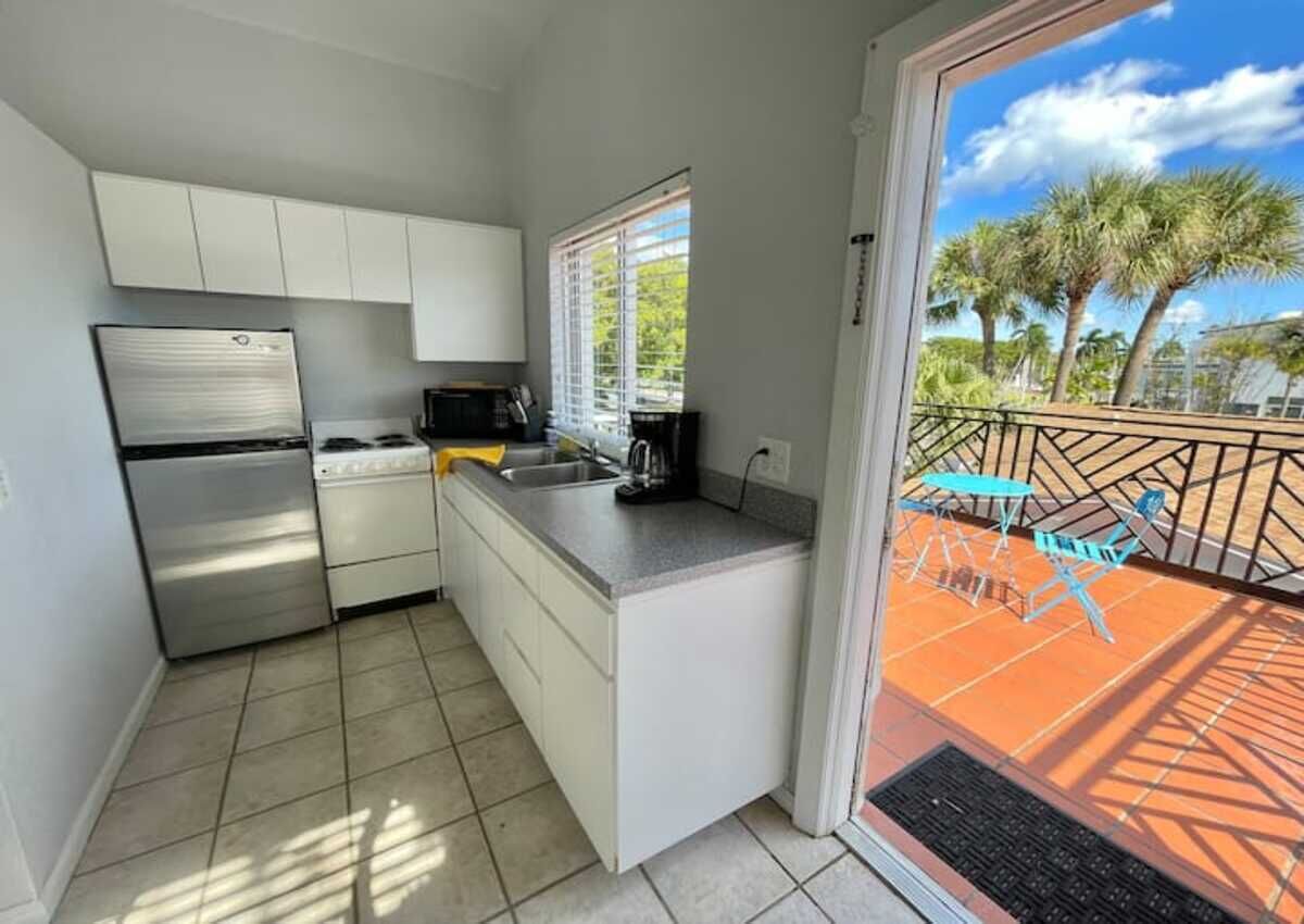 The Pearl - Rooftop Patio, Bright, Open Loft