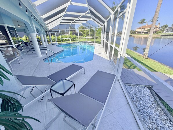 A heated pool - TOP FLORIDA'S Villa Blue Lagoon (Cape Coral)