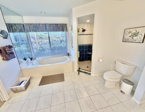 Shower, hair dryer, towels - TOP FLORIDA'S Villa Blue Lagoon (Cape Coral)