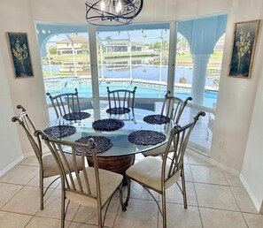 Dining - TOP FLORIDA'S Villa Blue Lagoon (Cape Coral)