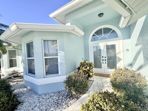 Exterior detail - TOP FLORIDA'S Villa Blue Lagoon (Cape Coral)