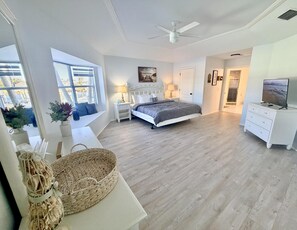 3 bedrooms, desk, iron/ironing board, free WiFi - TOP FLORIDA'S Villa Blue Lagoon (Cape Coral)