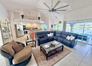 Smart TV, fireplace, books, stereo - TOP FLORIDA'S Villa Blue Lagoon (Cape Coral)