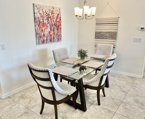 Dining - TOP FLORIDA's Villa Tranquility (Cape Coral)