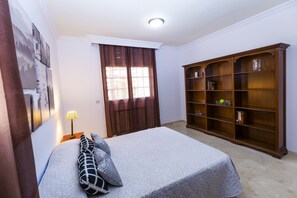 9 dormitorios, tabla de planchar con plancha, wifi gratis y ropa de cama