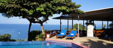 4 albercas al aire libre