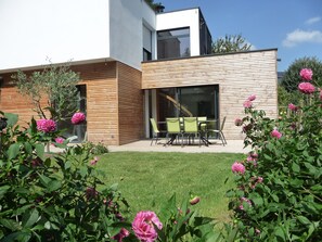 Exterior - Contemporary house with sauna 10 kms from the sea: le jardin aux oiseaux (FEREL)