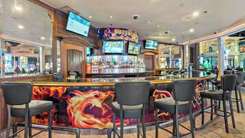 4 bars/lounges