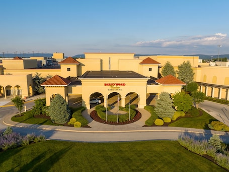 Casino. The Inn at Charles Town - Hollywood Casino
