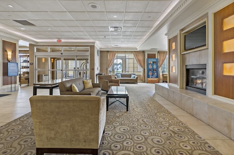 Lobby sitting area. The Inn at Charles Town - Hollywood Casino