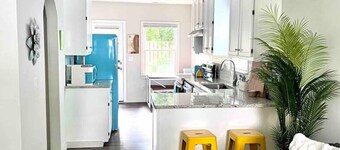 Charming Downtown Cottage~Private Yard~Near Beach