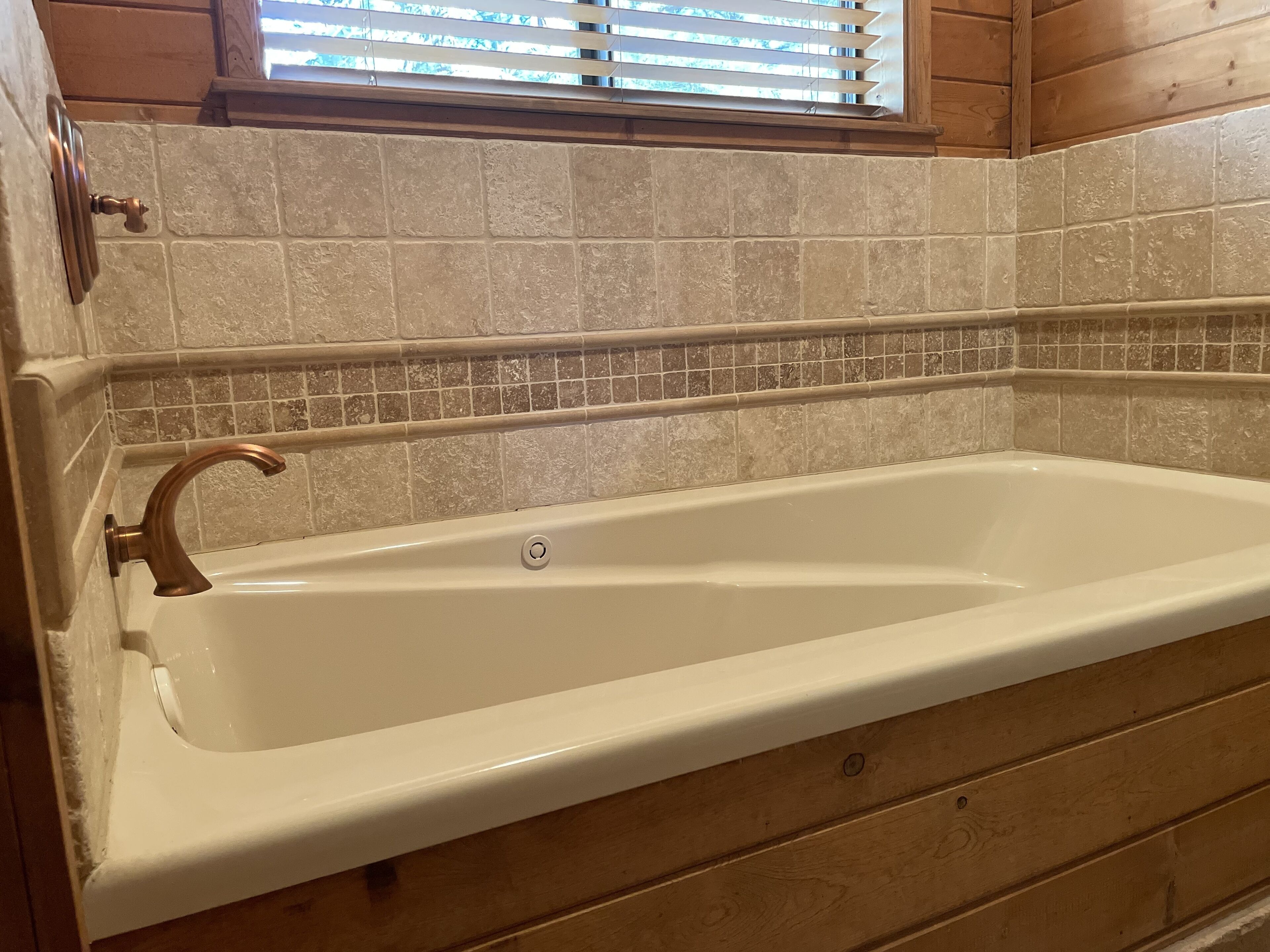 8000 SQFT, 9 BD/7BA, 5 KING SUITES, 
6 PRIVATE FENCED/GATED ACRES