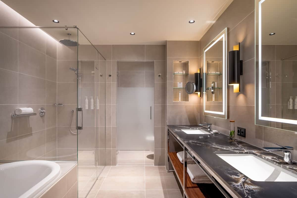 junior suite, 1 king bed, non smoking | bathroom | eco-friendly toiletries, hair dryer, slippers, towels