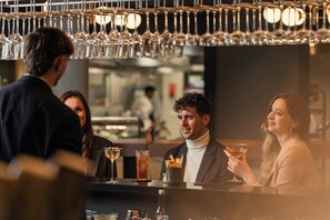 2 bars/lounges, rooftop bar