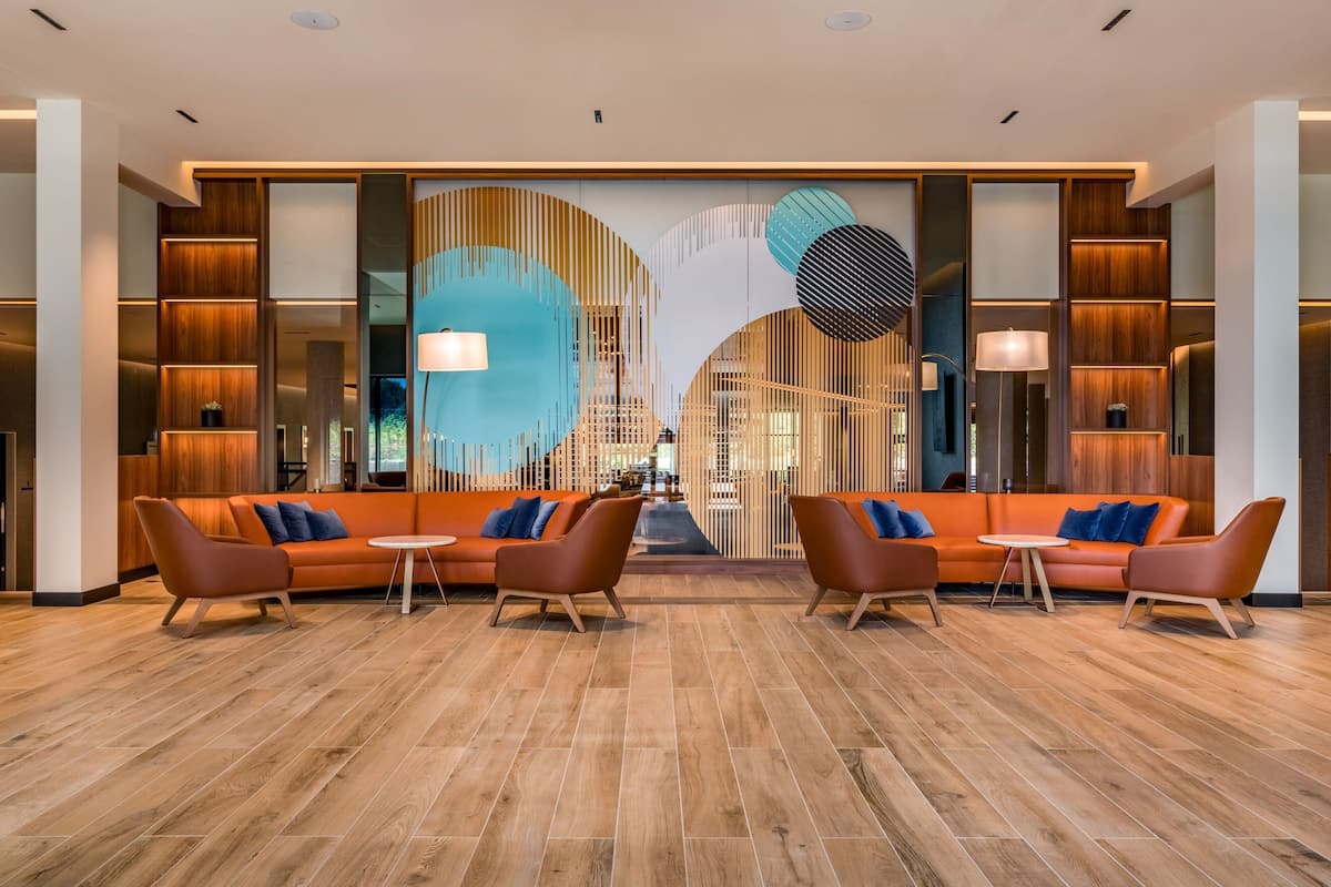 2 bars/lounges, rooftop bar