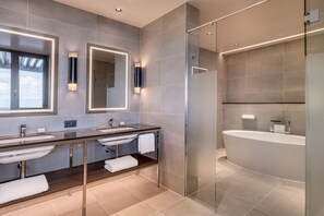 Articles de toilette écologiques, séchoir à cheveux, pantoufles