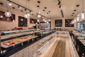 Daily full breakfast (CHF 37 per person)