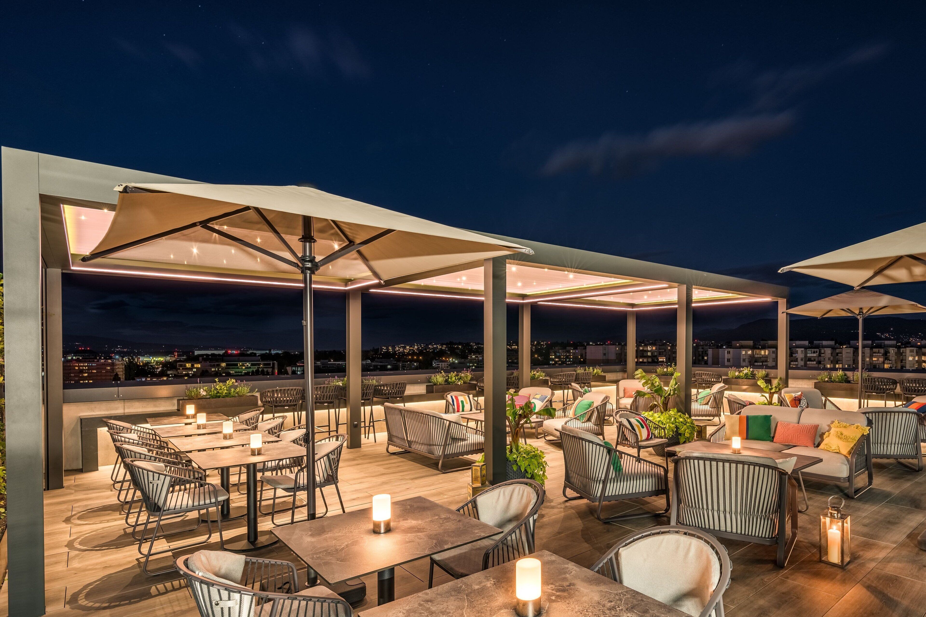 Déjeuner et dîner servis sur place, spécialités Cuisine méditerranéenne