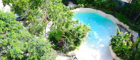 Chambre Deluxe, 1 très grand lit, piscine privée | Vue depuis le balcon