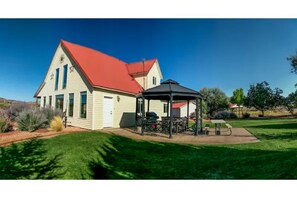 Exterior - Homestead Hideaway- Spacious Home Central to Zion, Grand Canyon, Bryce & More! (Cane Beds)