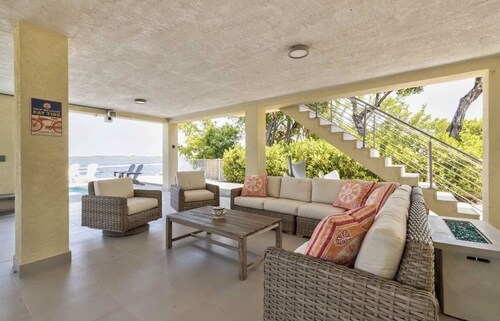 LUXURY OCEAN FRONT ❤️ Fun in the Sun 🌞 and Relax in unrivaled luxury and comfort 