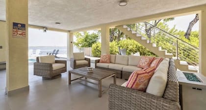 LUXURY OCEAN FRONT ❤️ Fun in the Sun 🌞 and Relax in unrivaled luxury and comfort