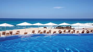 2 piscines extérieures, tentes de plage, chaises longues