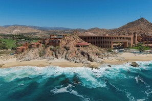 A coastal hotel with multiple buildings, a beach, and a mountainous backdrop. - The Westin Los Cabos Resort Villas - Baja Point (San José del Cabo)