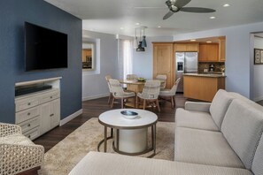 A modern living room with a flat-screen TV, a round coffee table, and a sofa. - The Westin Los Cabos Resort Villas - Baja Point (San José del Cabo)