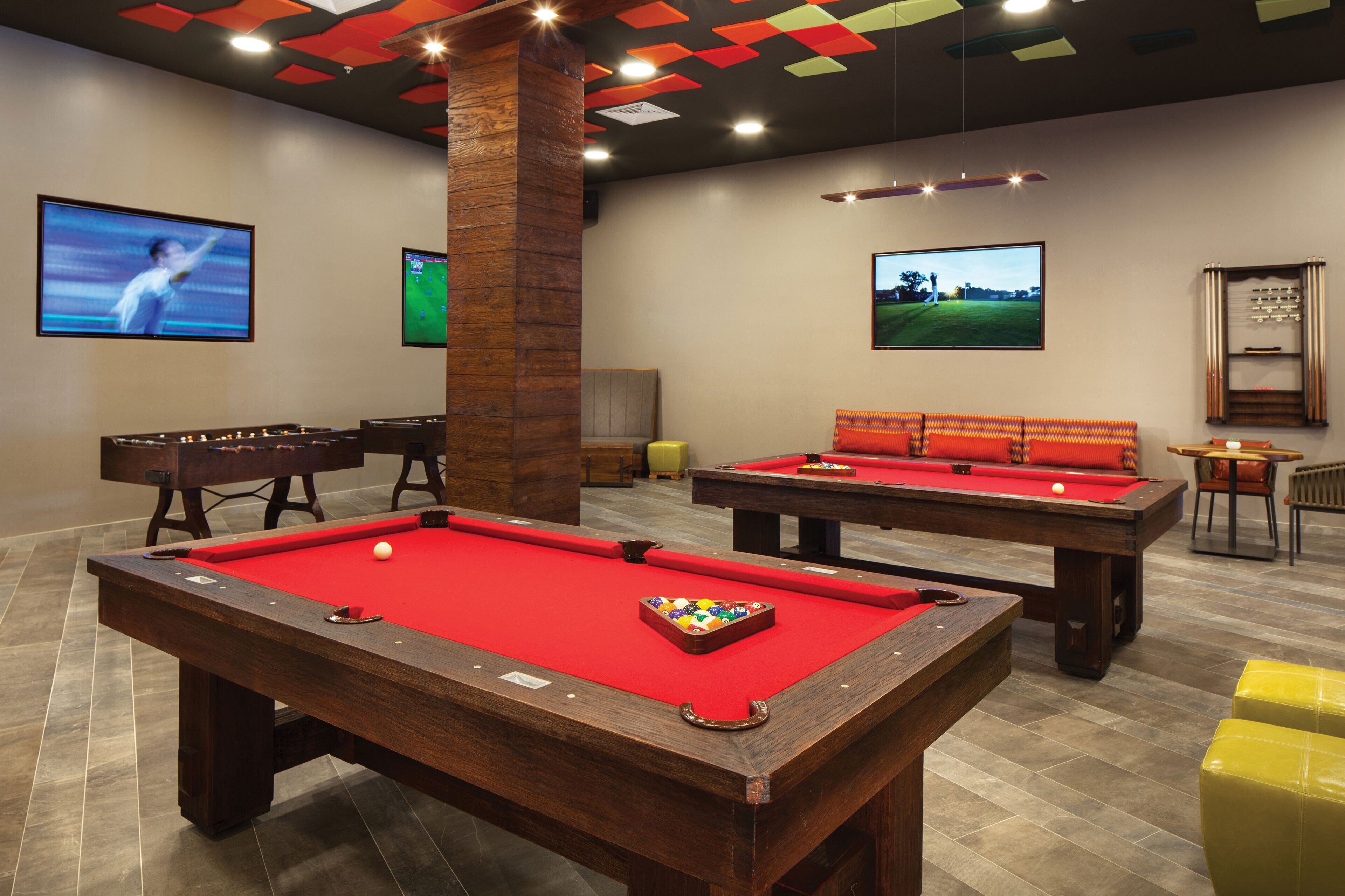 cocktail bar, poolside views, open daily