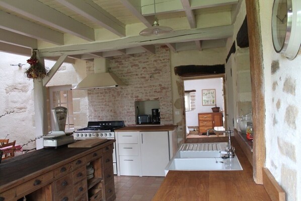 Refrigerador, microondas, horno y lavavajillas 