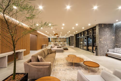 Lobby lounge