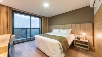 Quarto superluxo | Frigobar, cofres nos quartos, escrivaninha, quartos à prova de som