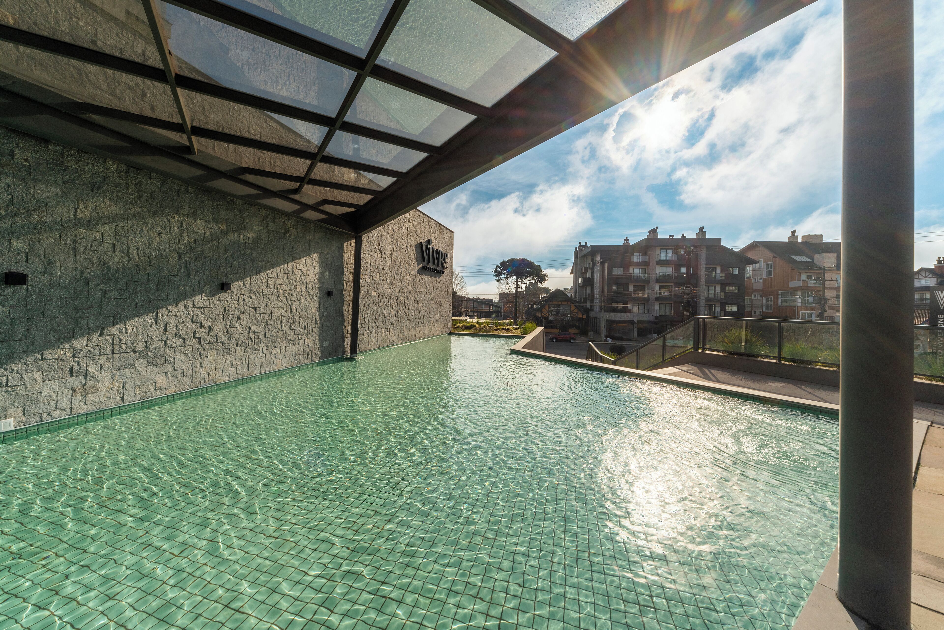 Smart TV 40 polegadas com canais a cabo, TV