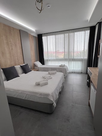 Triple Room | Free WiFi, bed sheets