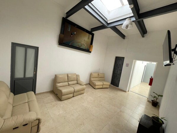 Flat-screen TV - Hotel Alhaja Puebla Centro Histórico (Puebla)