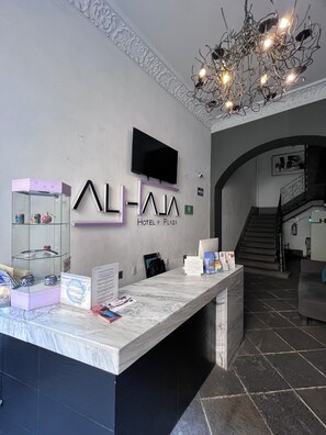 Reception - Hotel Alhaja Puebla Centro Histórico (Puebla)