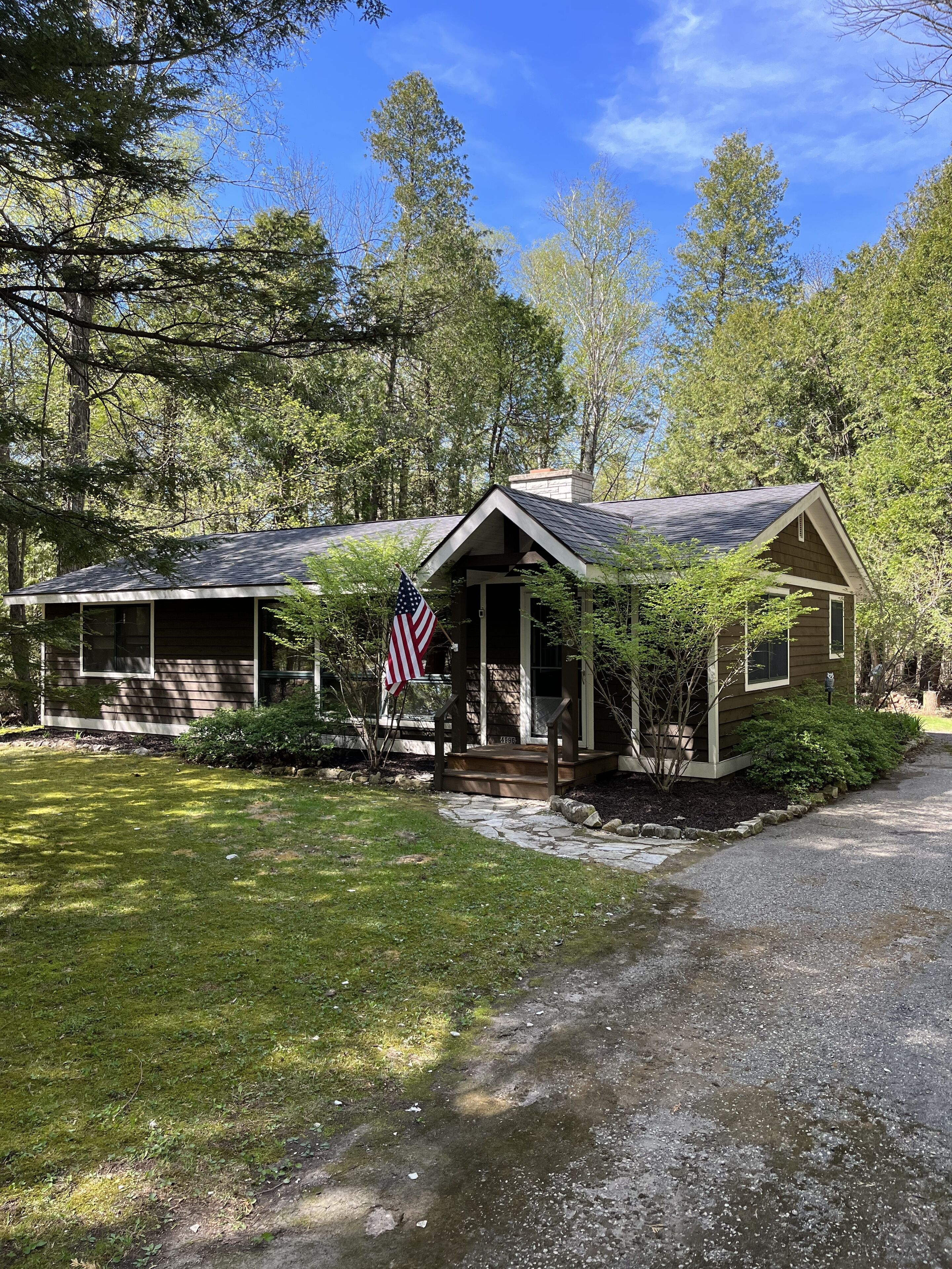 Cute Door County Cottage minutes from beach and Downtown Egg Harbor!