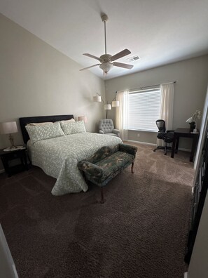 3 dormitoris, escriptori, planxa i posts de planxar i wifi gratuïta 