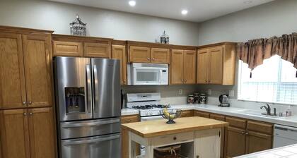 Clovis Charmer! Spacious and close to everything!