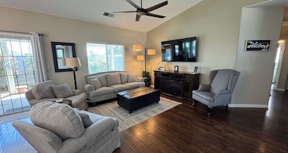 Clovis Charmer! Spacious and close to everything!