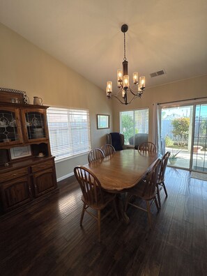 Dining -  Clovis Charmer! Spacious and close to everything! (Clovis)