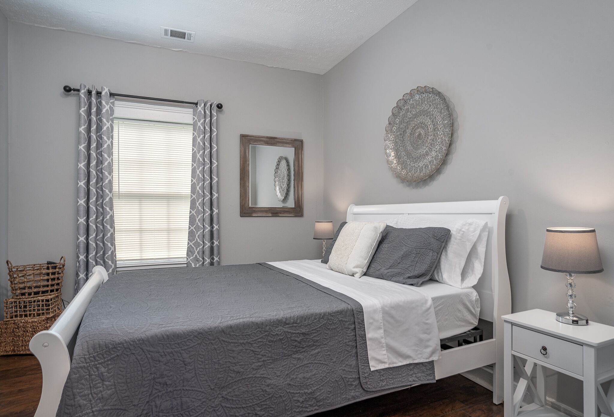 Historic Home a mile from Downtown & Stadium