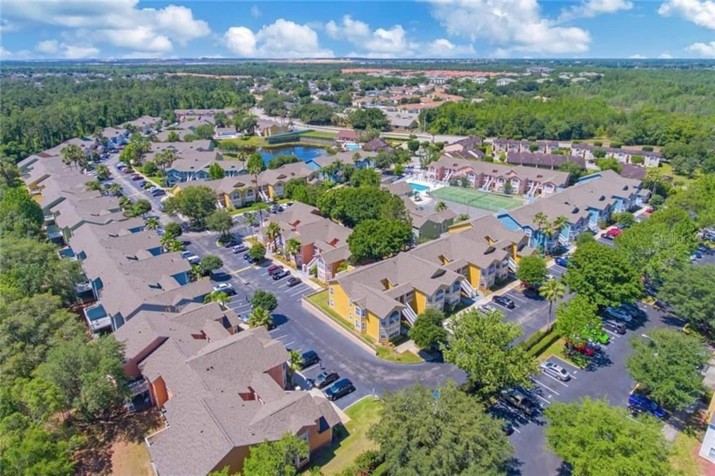 Disney Dream 4 bedroom minutes to parks w/ pool