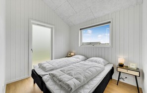 4 makuuhuonetta, vauvan matkasänky, ilmainen Wi-Fi