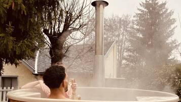 Bain à remous extérieur
