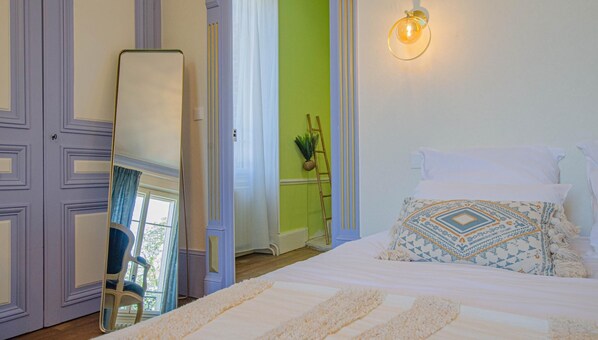 6 bedrooms, travel crib, free WiFi