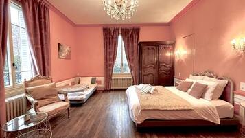 6 bedrooms, travel cot, free WiFi