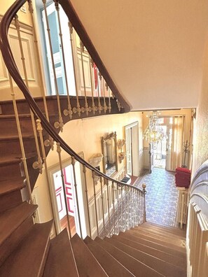 المنشأة من الداخل